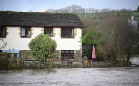 UK Prepares for Snow and Floods Amid Multiple Warnings