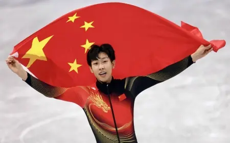 Men's Team Pursuit Speed Skating: Nations Jockey for Position at Milano-Cortina