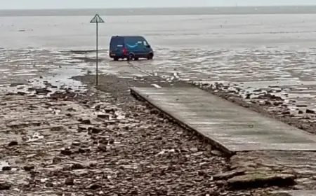 Amazon Van Left Stranded on Britain’s Dangerous Path Following GPS Error