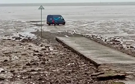 Amazon Van Stranded at Sea’s Edge as Driver Aims for Essex Island