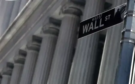 U.S. Stock Futures Dive Amid Continued Tech Selloff