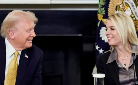 pam bondi Faces Intensifying Scrutiny Over DOJ Shake-Up and Epstein File Fallout
