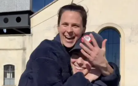 us women's hockey captain Hilary Knight proposes to Brittany Bowe at Milan Cortina Games