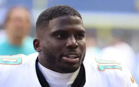 Why the Steelers and Commanders Should Think Twice About tyreek hill