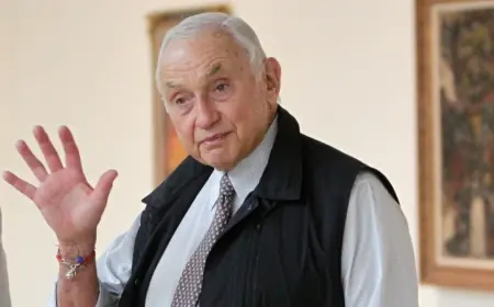 Retail mogul Les Wexner Tells Lawmakers He Was 'Naive' and 'Conned' by Epstein