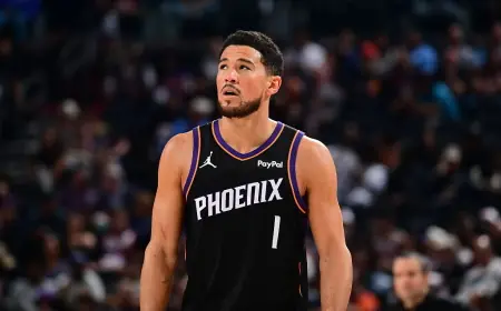 Devin Booker Injury: Suns Guard Exits vs. Spurs, Will Not Return With Right Hip Soreness