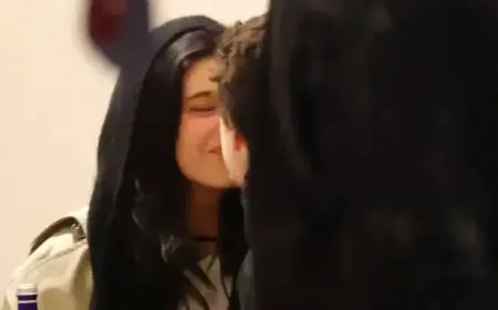 Kylie Jenner and Timothée Chalamet Share a Kiss During Pizza Date