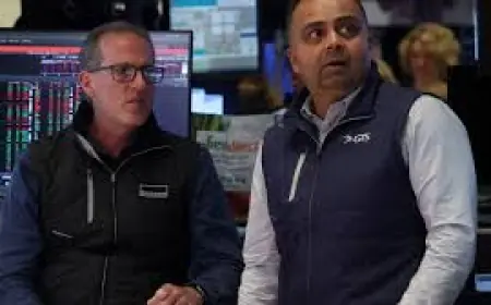 Dow Jones falls as futures falter on cooling GDP and hotter PCE