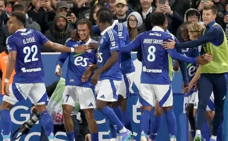 Strasbourg Vs Lyon — Strasbourg fait plier Lyon 3-1 et stoppe la série de l'OL