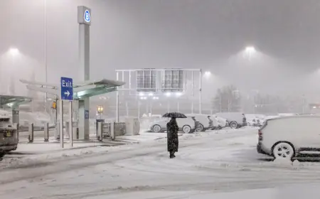 Boston Blizzard 2026 LIVE: 212,000+ Without Power — National Grid, RI Energy Outage Map, MBTA, WCVB Weather and Snow Totals