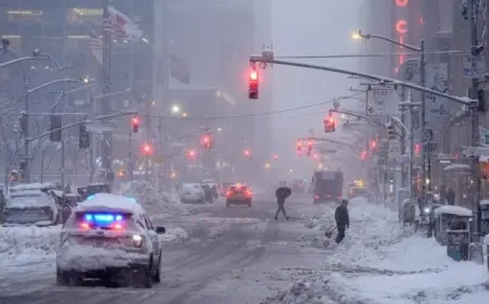 Boston Weather Blizzard 2026: 290,000+ Without Power — Eversource and National Grid Outage Map Update