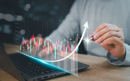 Paypal Stock Attracts Takeover Interest After Slide; Shares Jump Amid CEO Change and Weak 2026 Forecast