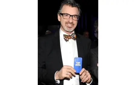 Robert Carradine, 'Revenge of the Nerds' and 'Lizzie McGuire' star, dies at 71