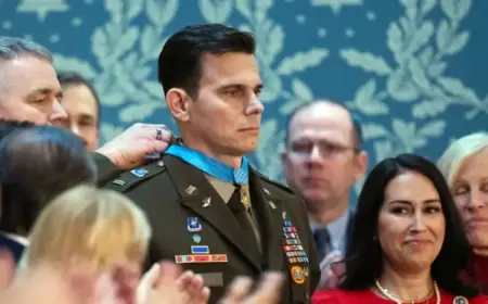 Trump Honors Pilot Who Captured Maduro in Photogenic Ceremony