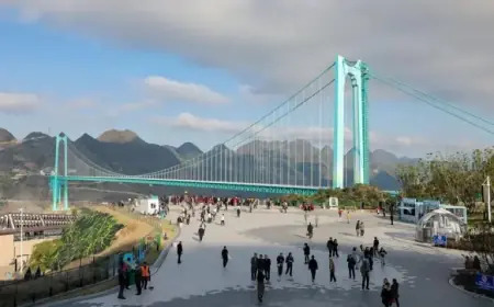 Mega Projects Draw Thousands of Tourists