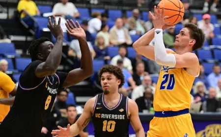 Uc Riverside Falls at Thunderdome as UCSB Holds Off Late Charge, 70-59