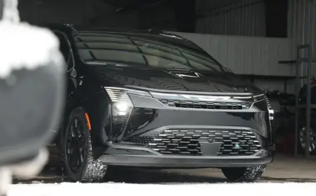 2027 Chrysler Pacifica Signals Hybrid Evolution and EV Shift for Family Minivans