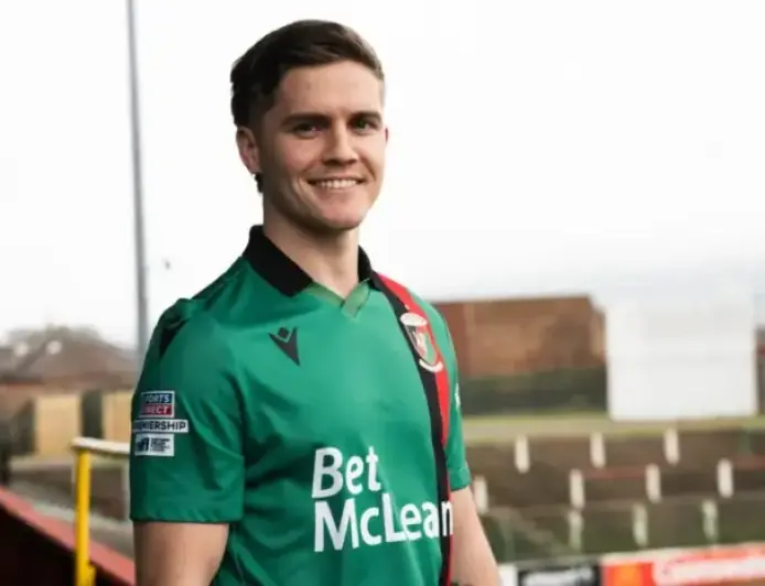 Glentoran Signs Josh Daniels to Long-Term Contract