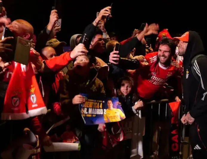 Benfica Family Shares Heartfelt Embrace