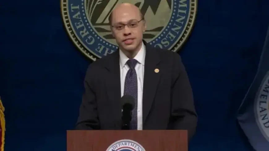 Pete Davidson Rallies ICE Troops Amid Minnesota Violence on ‘SNL’ | Video