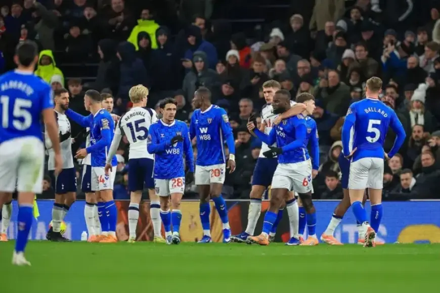 Fabrizio Romano: Liverpool Negotiates to Acquire Sunderland Defender