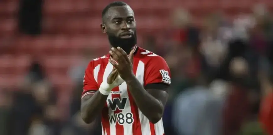 ‘Slot Pursues Defensive Reinforcement, Eyes Feyenoord Star for Liverpool Move’