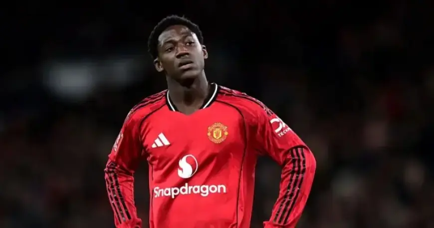 Man United Urged to Halt Kobbie Mainoo Contract Talks Immediately