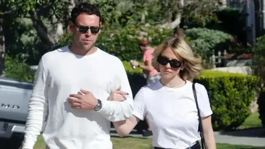 Sydney Sweeney and Scooter Braun Spotted Walking Together in L.A.
