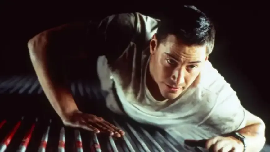 Watch Keanu Reeves’ 95% RT Rated ‘Die Hard’ Replacement Before It’s Gone