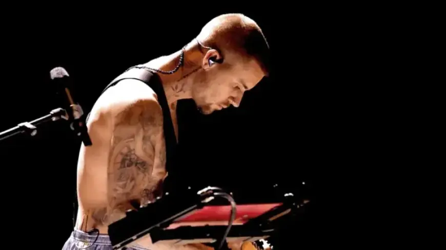 Justin Bieber Stuns in Gym Shorts for ‘Yukon’ at Grammys; Hailey Emotional