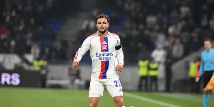 Kluivert Nears Premier League Move: Defender Set to Leave Lyon Soon