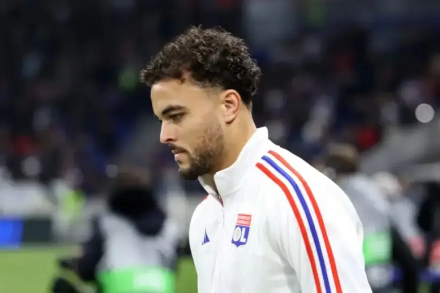 Crystal Palace Negotiates with Lyon for Ruben Kluivert Transfer