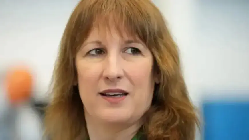Rachel Reeves Proposes £100k Payout for Departing Civil Servants