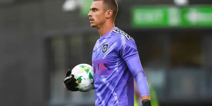 Nik Tzanev Signs with Huddersfield Town