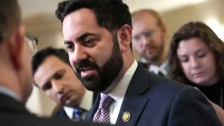 ICE Tactics Spark Jeers for N.Y. Republican at Swing District Town Hall