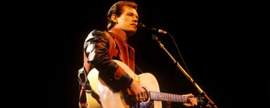 Randy Travis Soothes Broken Hearts with an Early Hit Performance