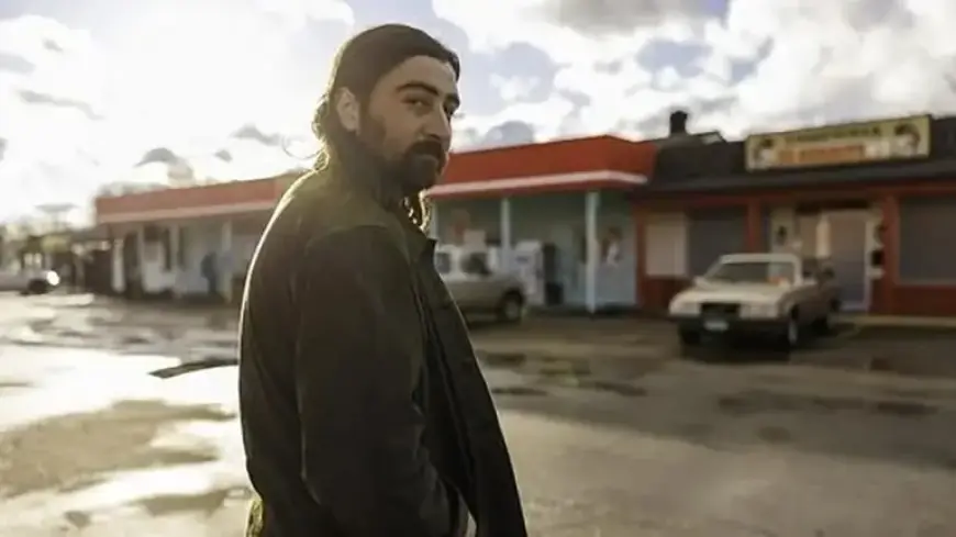 Noah Kahan Unveils “The Great Divide” Video at the Grammys