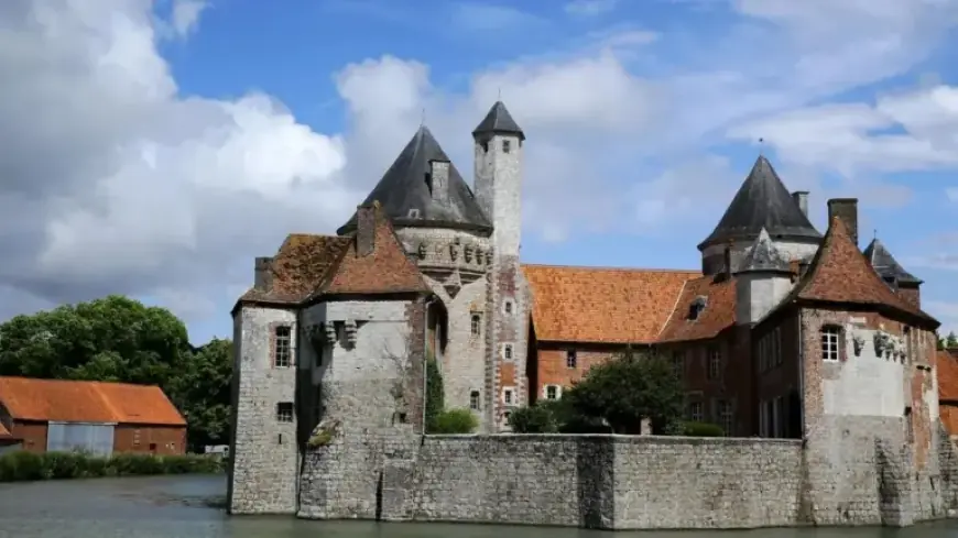 Olhain Castle Shocks with Indefinite Closure to Public