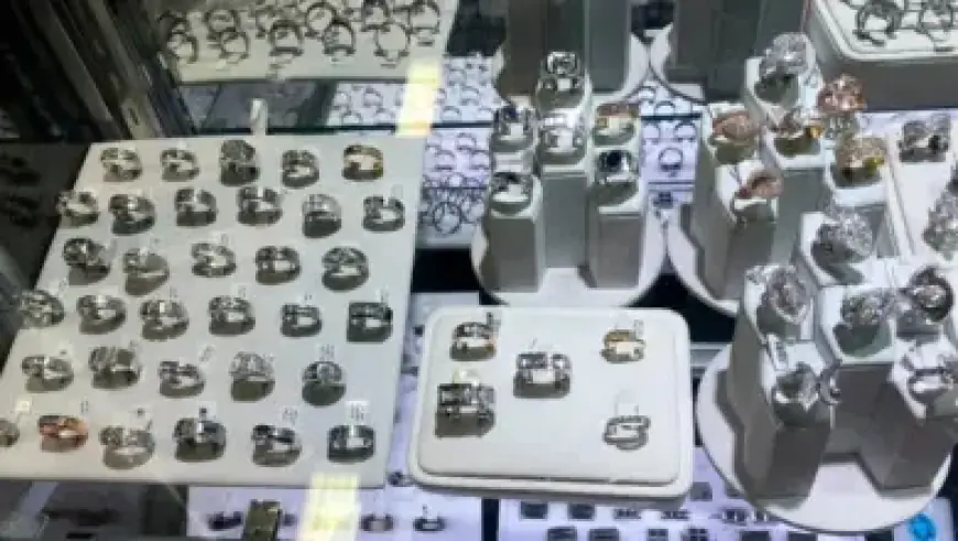 Venezuela Still Awaits a Plan, One Month On