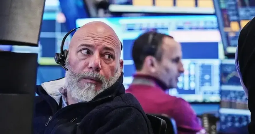 Investors Dump Software Stocks, Causing Stocks and Bitcoin to Plummet