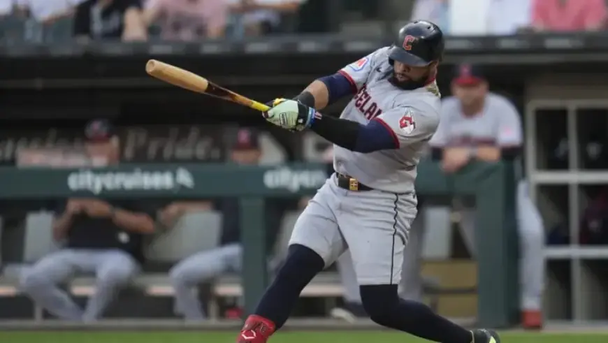 Diamondbacks Pursue Free Agent 1B Carlos Santana