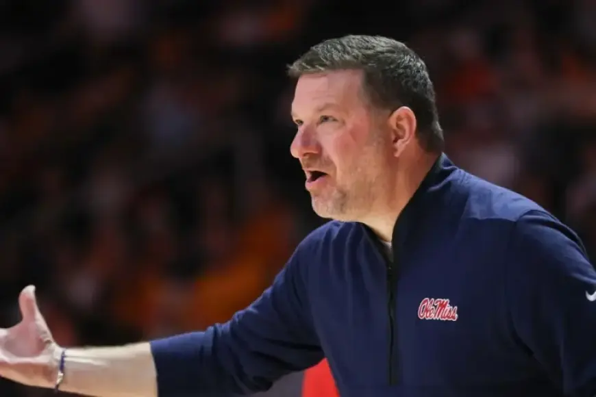 Chris Beard Ejected After Explosive Outburst at Ole Miss-Tennessee Game Referees