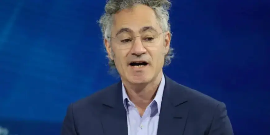 Palantir CEO Agrees with Trump on AI Adoption Challenges and Hesitance