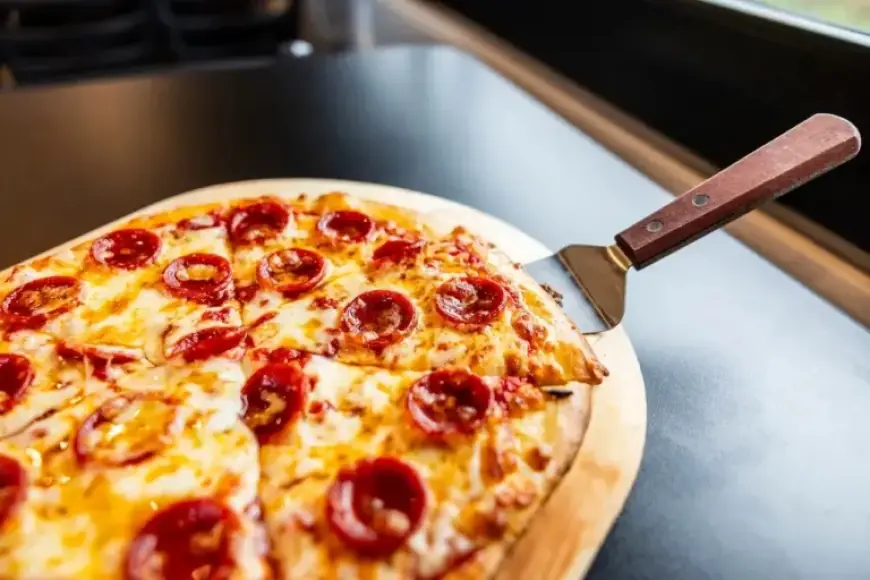 Popular National Pizza Chain to Close 250 Stores by Mid-2026