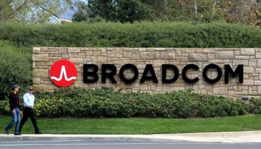 AVGO Stock Today: Broadcom Shares Swing on AI Demand, VMware Momentum, and the Margin Trade-Off Investors Can’t Ignore