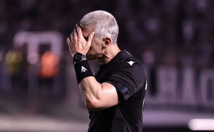 Anderson Daronco Frustrated as São Paulo Delays Start of Classic Match