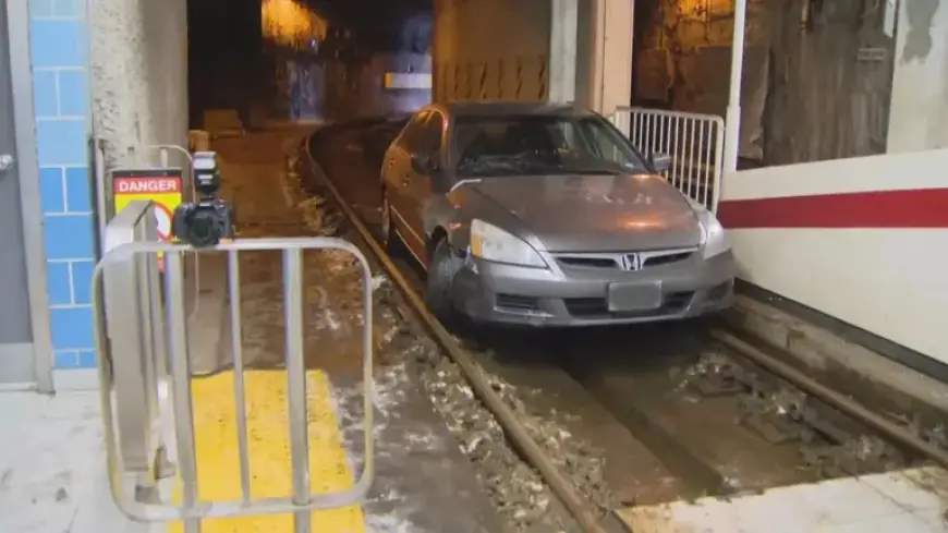 Shuttle Buses Replace Streetcars After Vehicle Blocks Queens Quay Tunnel