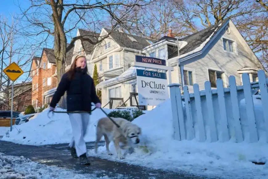 Toronto Home Prices Fall Below $1 Million for First Time Since 2021