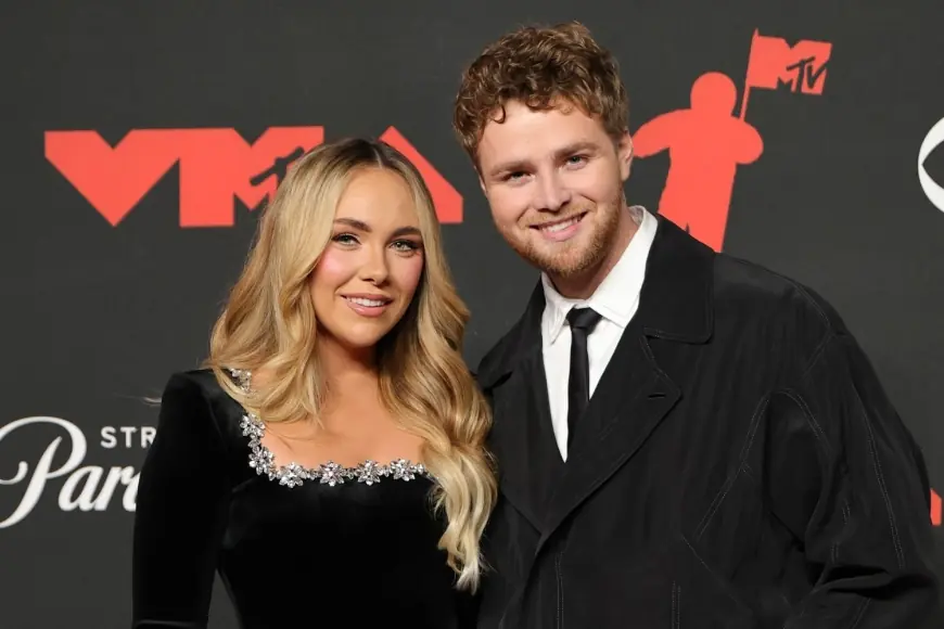 Alex Warren Grammys moment: an in-ear glitch, a breakout performance, and where he stands now