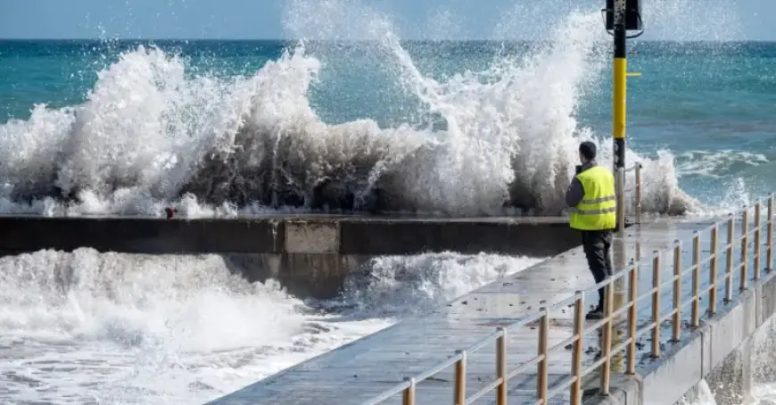 Severe South European Storms: Ten-Meter Waves Threaten Mallorca